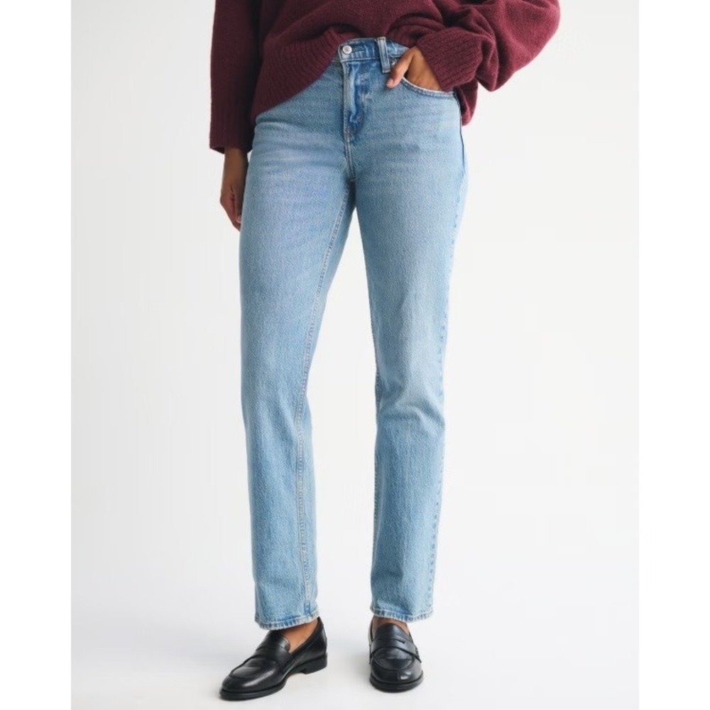 Abercrombie & Fitch Curve Love Mid Rise 90s Straight Jeans Light Wash 33‎ Short